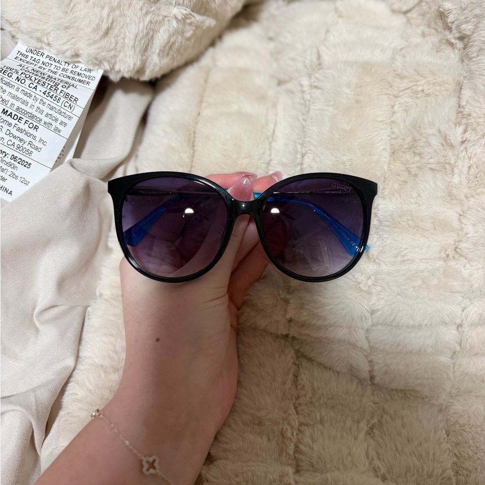 Women's Black Cat-Eye Sunglasses with Gradient Purple Lenses